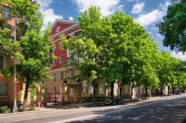 Улица героев и победителей