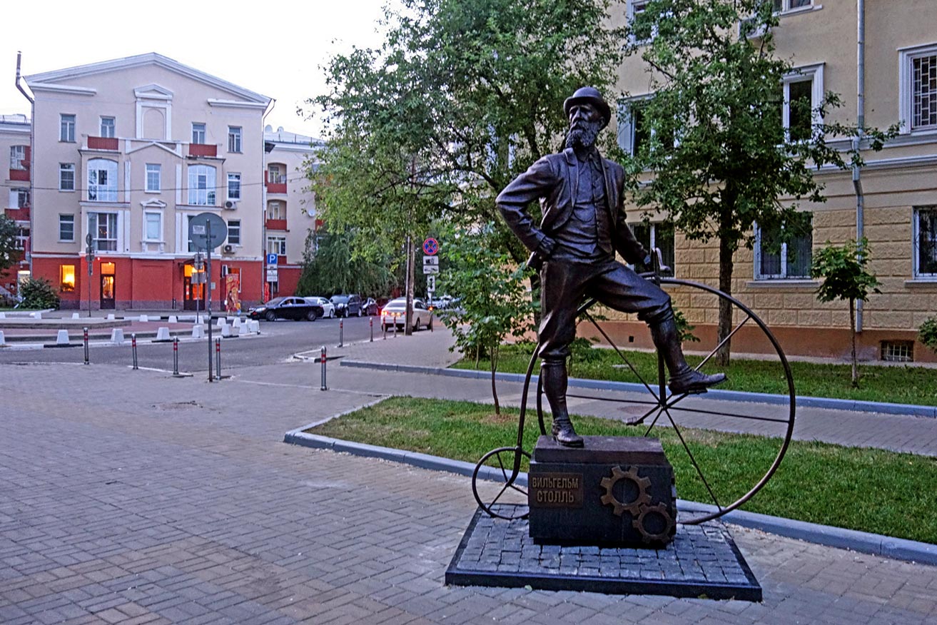Памятник Столлю в Воронеже