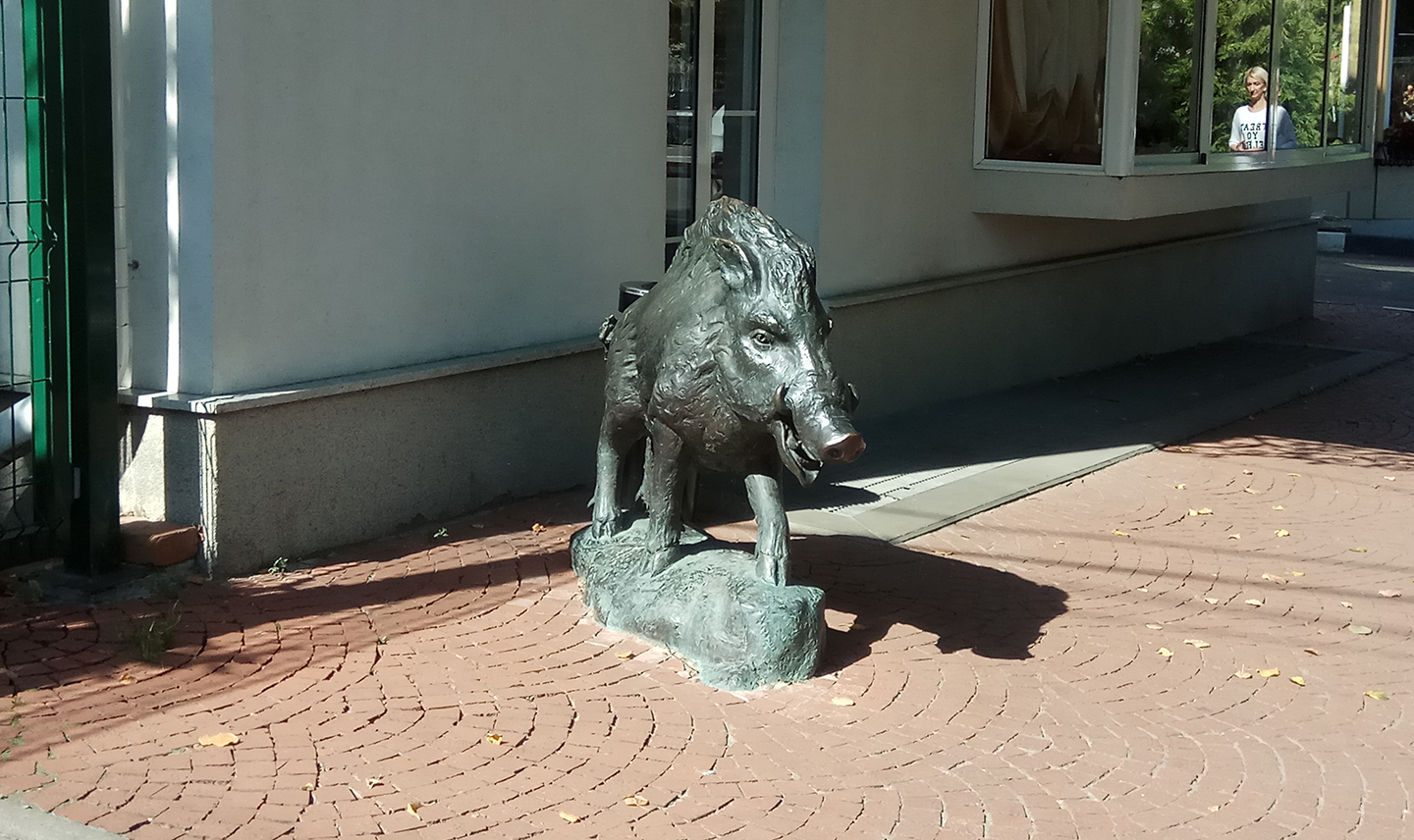 Бронзовый кабан