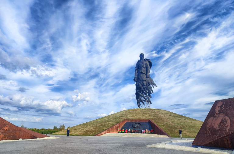 А превратились в белых журавлей…